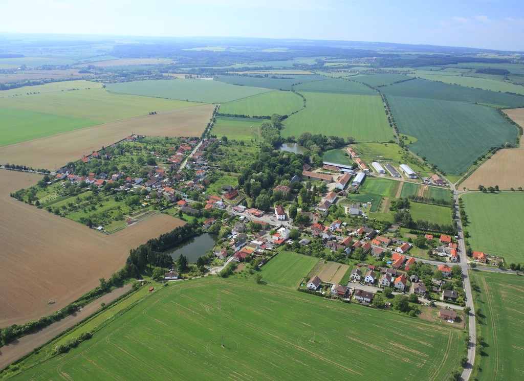 Letecký pohled na obec Kluky